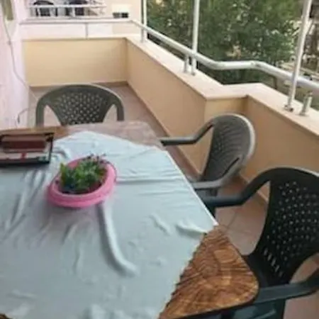 Vela Beachfront Private Terrace 아파트 골렘