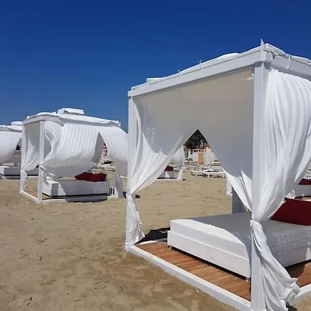 Апартаменты Vela Beachfront Private Terrace *