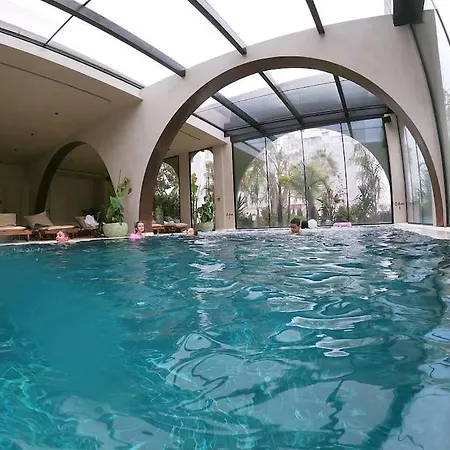 아파트 Vela Beachfront Private Terrace 골렘