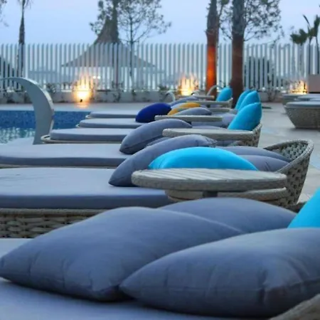 Vela Beachfront Private Terrace * 골렘