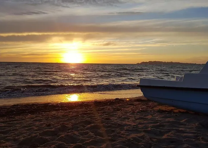 Vela Beachfront Private Terrace Apartament *