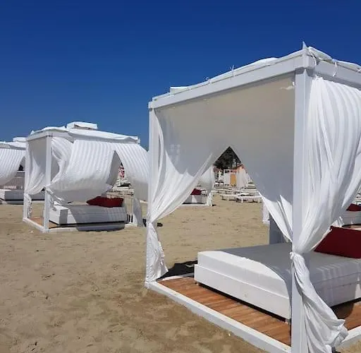 Apartament Vela Beachfront Private Terrace *