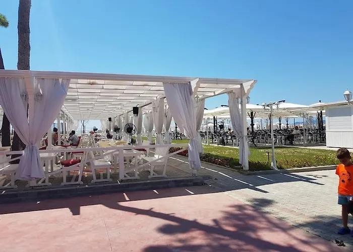 Vela Beachfront Private Terrace Apartament Golem (Tirana)